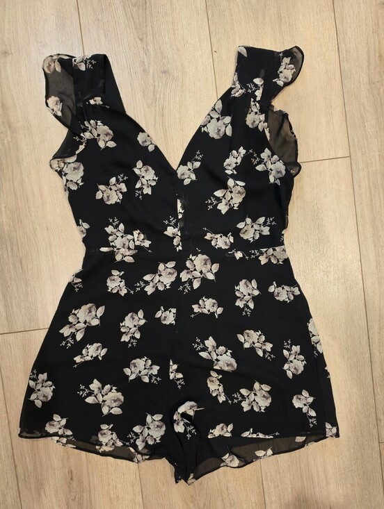 Kimchi Blue Pants - Kimchi Blue Black Floral Chiffon Ruffle Romper Size 10